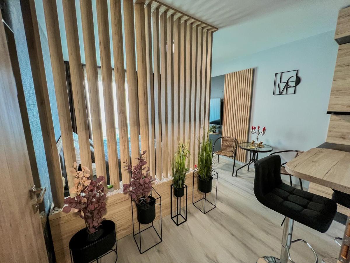Villa Bauhaus Labi Garden Wellness Apartman ชิโอฟก ภายนอก รูปภาพ