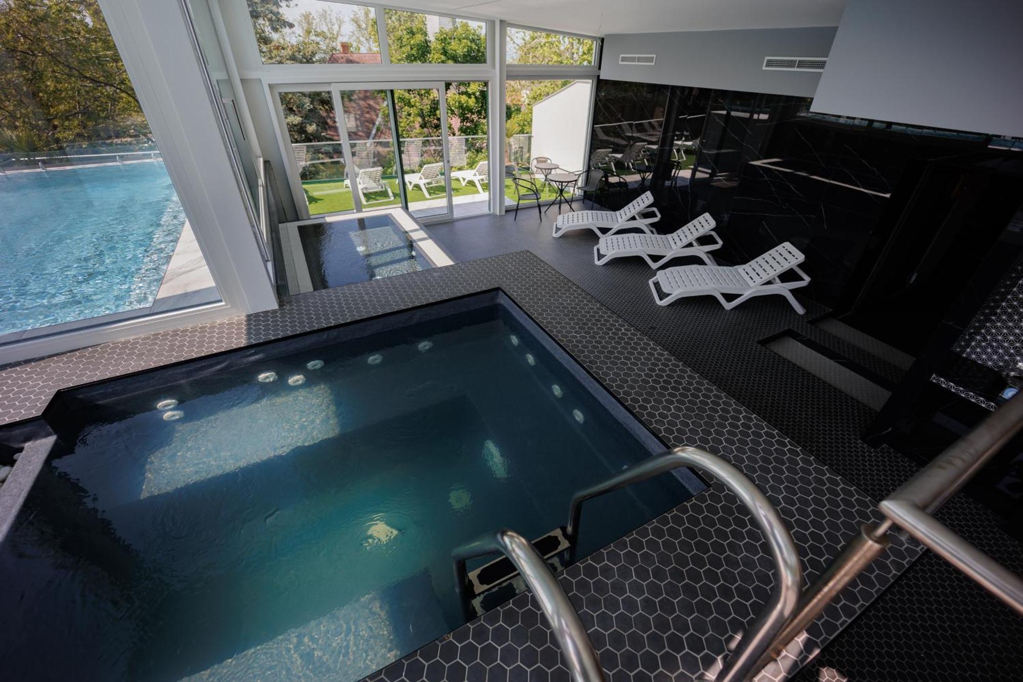 Villa Bauhaus Labi Garden Wellness Apartman ชิโอฟก ภายนอก รูปภาพ