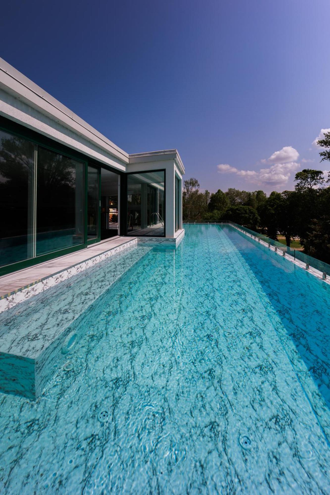 Villa Bauhaus Labi Garden Wellness Apartman ชิโอฟก ภายนอก รูปภาพ