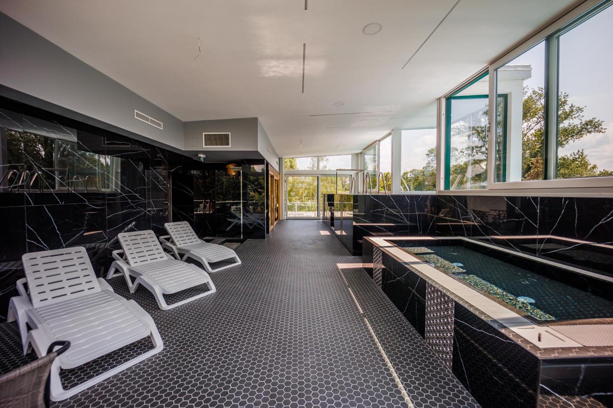 Villa Bauhaus Labi Garden Wellness Apartman ชิโอฟก ภายนอก รูปภาพ